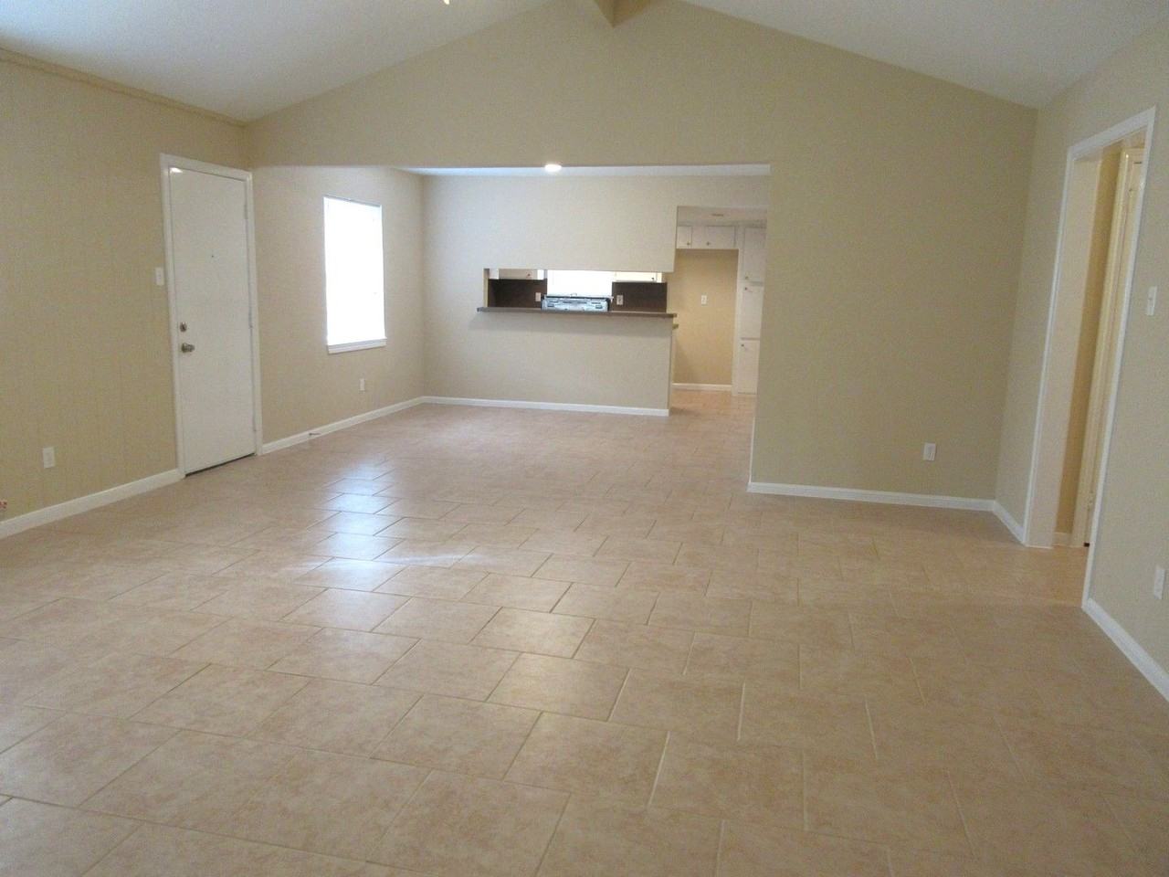 714 Cherry Valley Dr - Photo 3 of 15