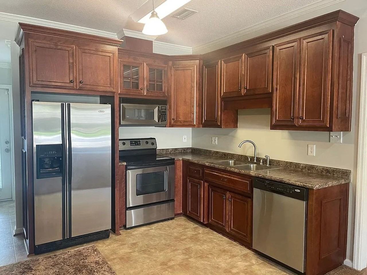 103 103 S. West St * - 934 - C #C - Photo 3 of 8