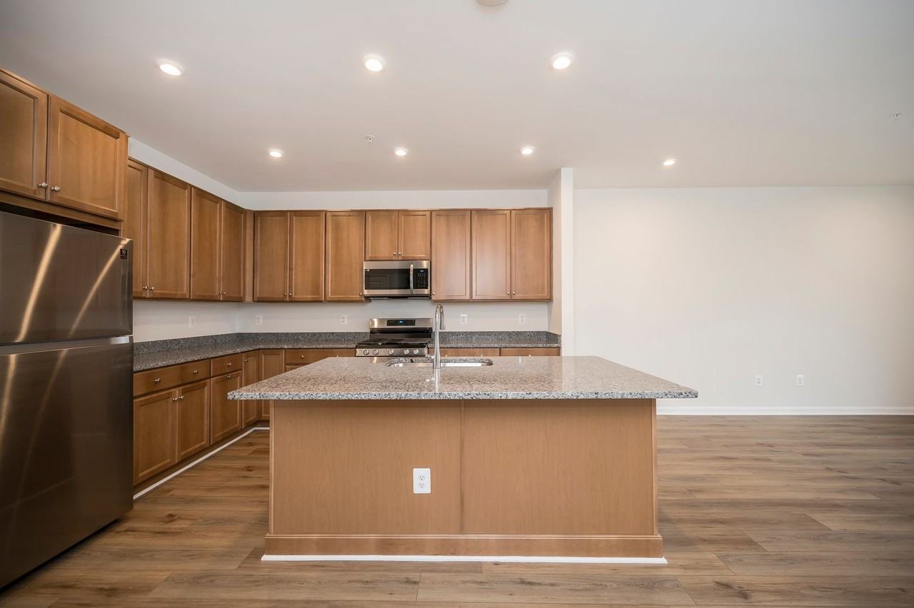 360 Coastal Avenue - Photo 2 of 24