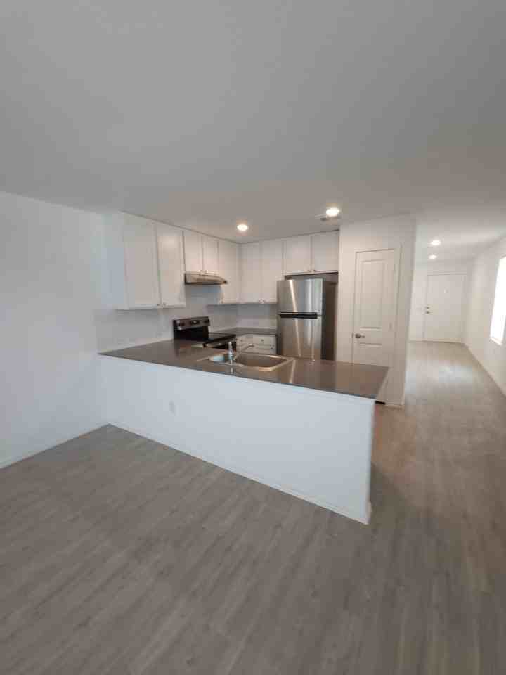 13102 Watrous Dr - Photo 4 of 30