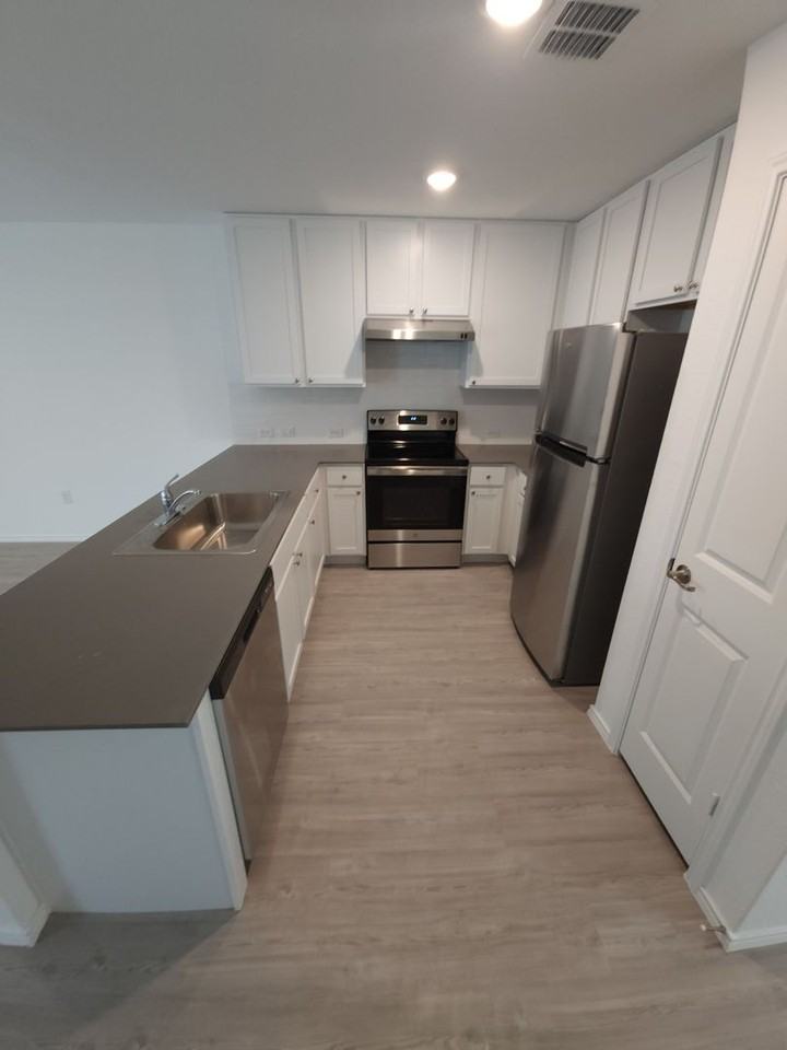 13102 Watrous Dr - Photo 5 of 30