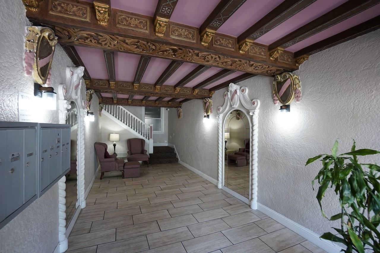 Fortview Apartment - Photo 2 of 17