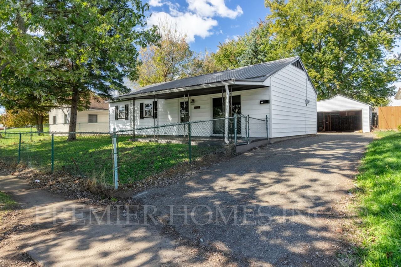 1809 Endrow Ave Ne - Photo 2 of 11