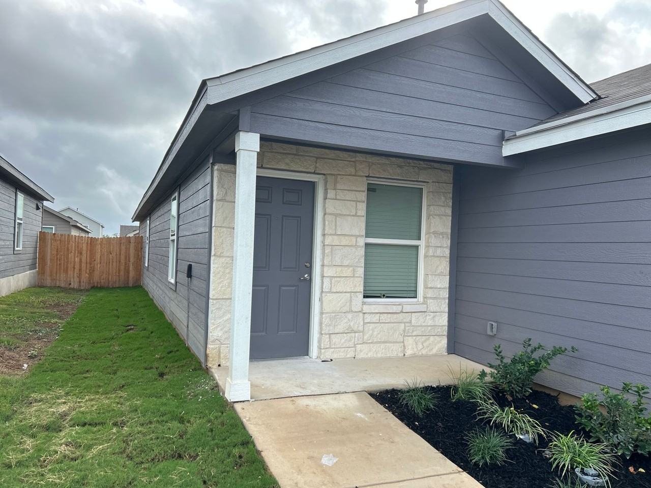 10022 Ana Heights - Photo 2 of 17