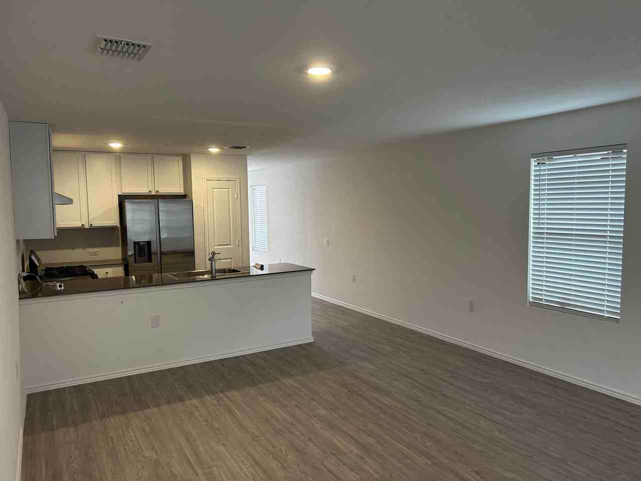 10022 Ana Heights - Photo 3 of 17