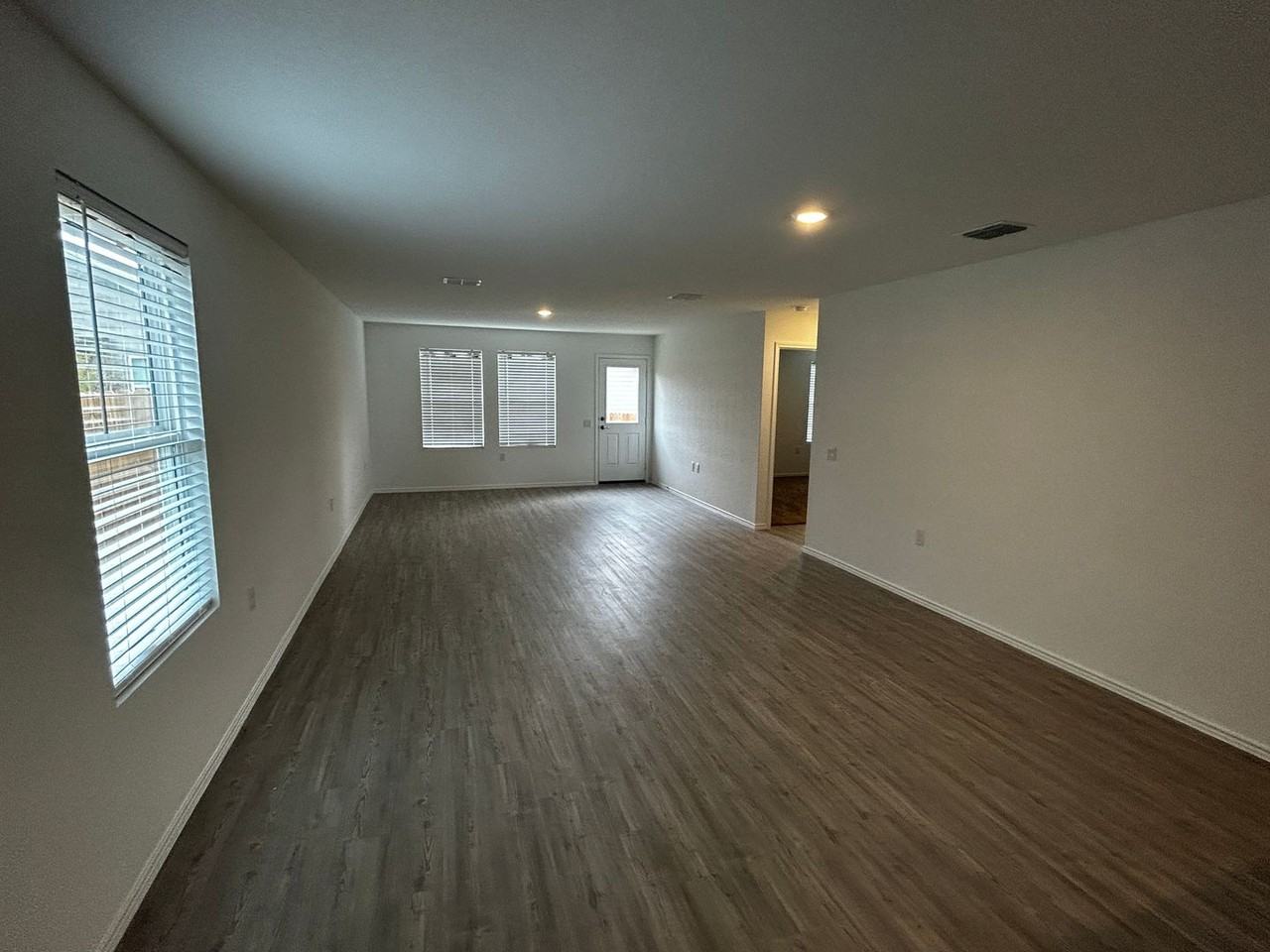 10022 Ana Heights - Photo 5 of 17