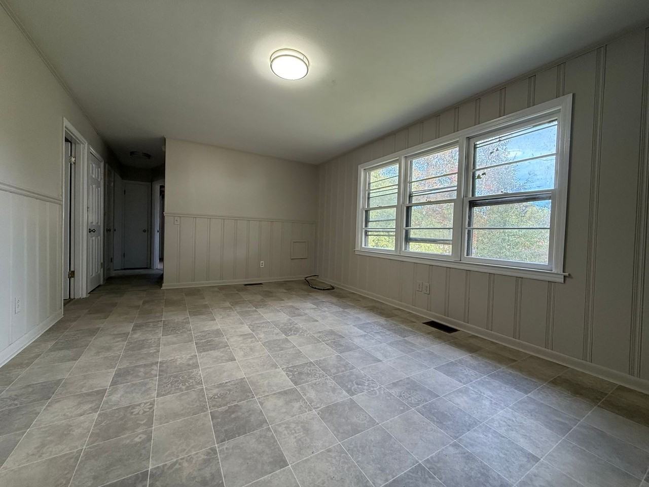 1401 Lord Anson Dr - Photo 3 of 11