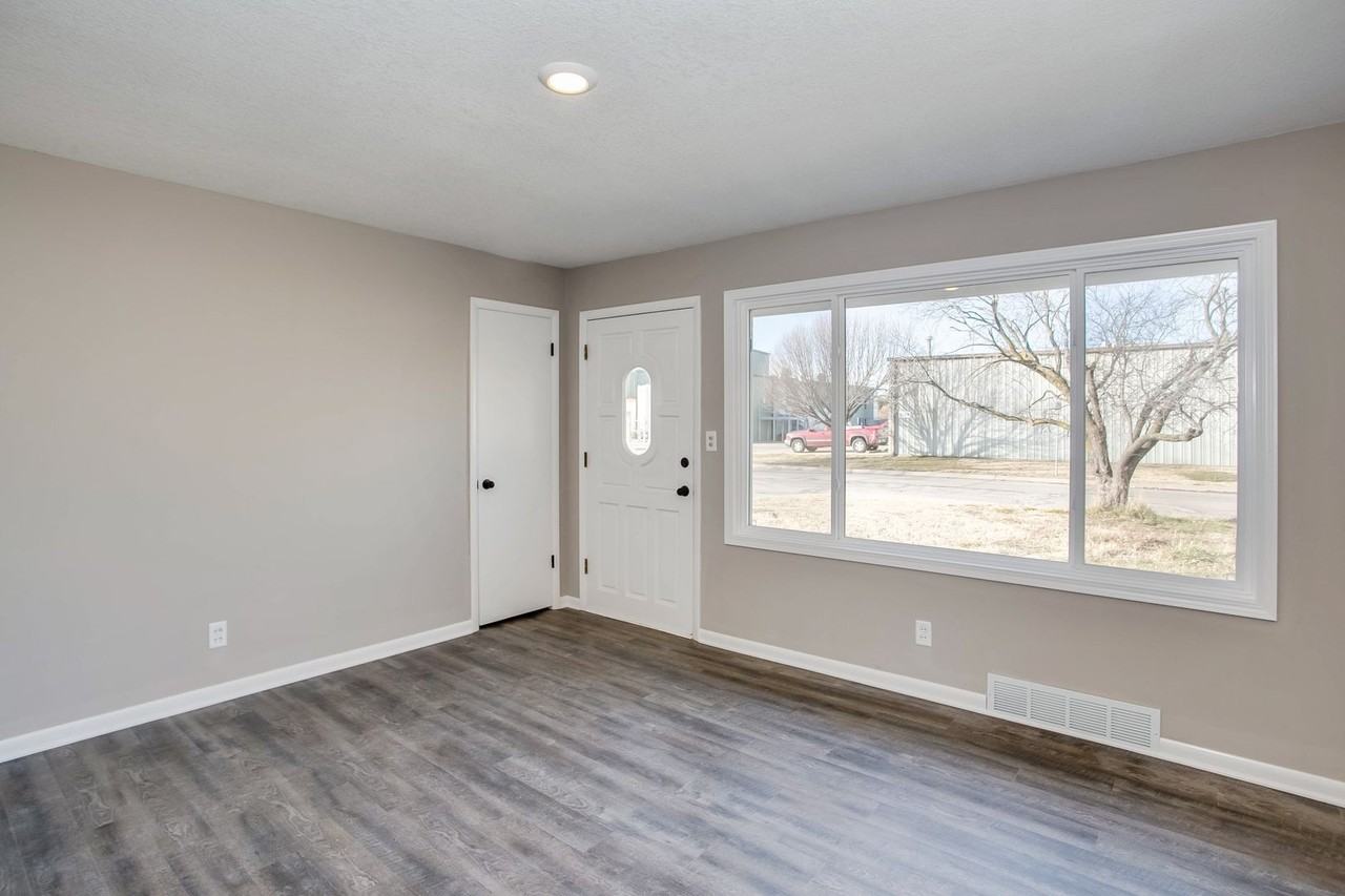 1344 South Saint Paul Street - Photo 2 of 12