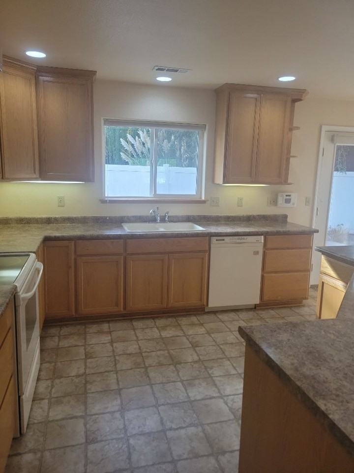 420 Broadway Street #B - Photo 4 of 12