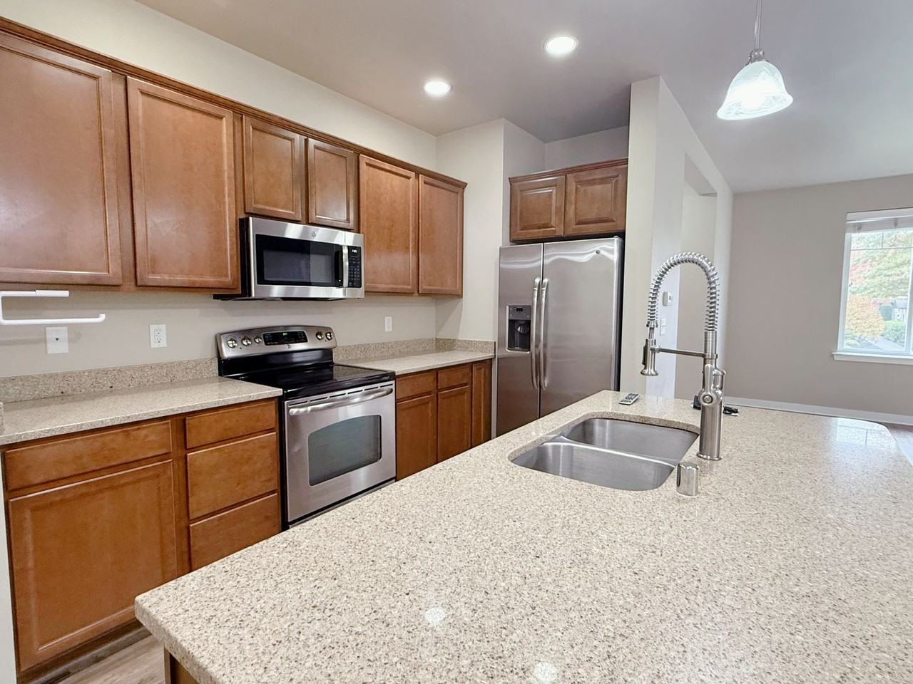 320 Tremont Ave - Photo 2 of 20