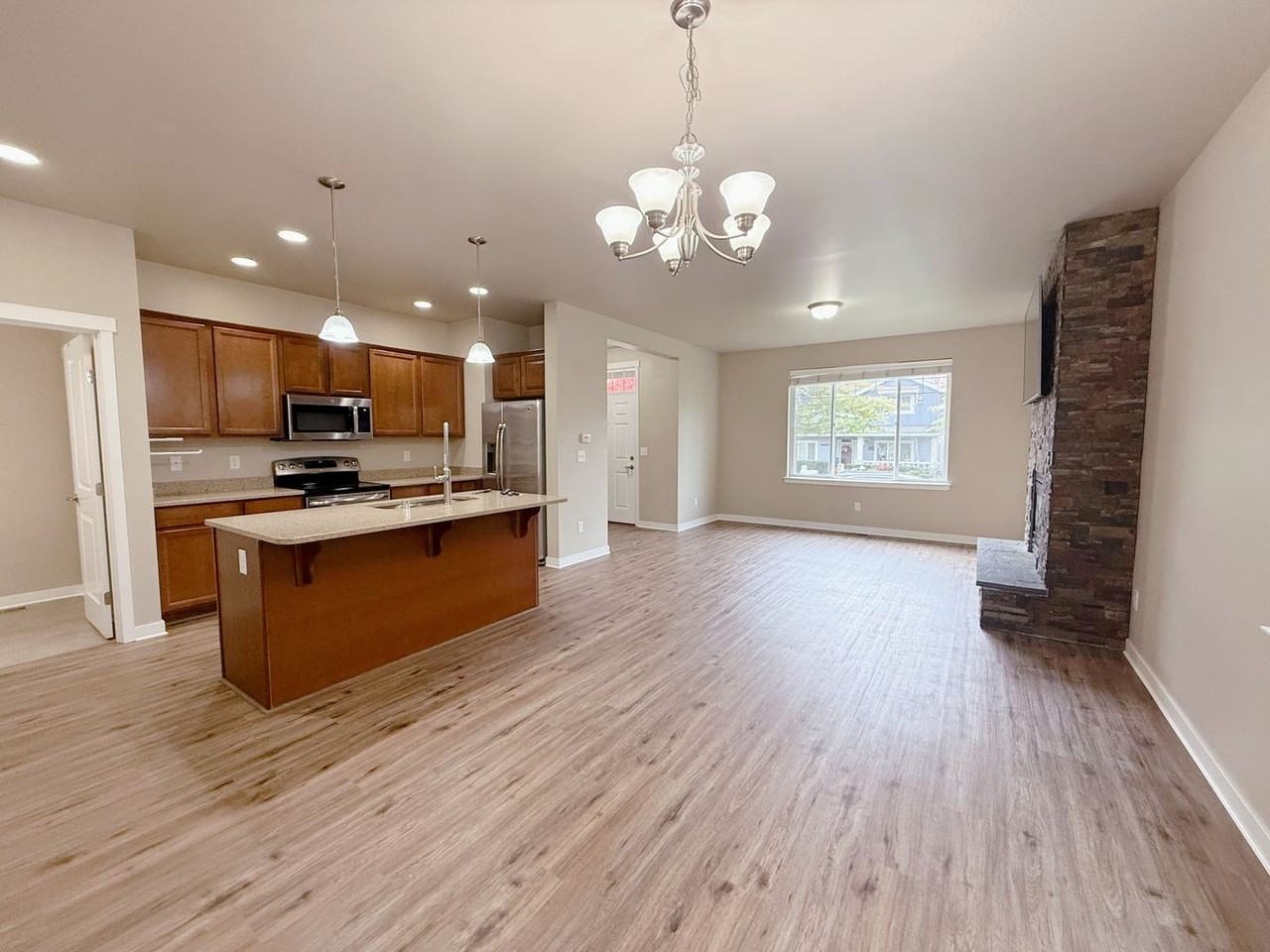 320 Tremont Ave - Photo 3 of 20