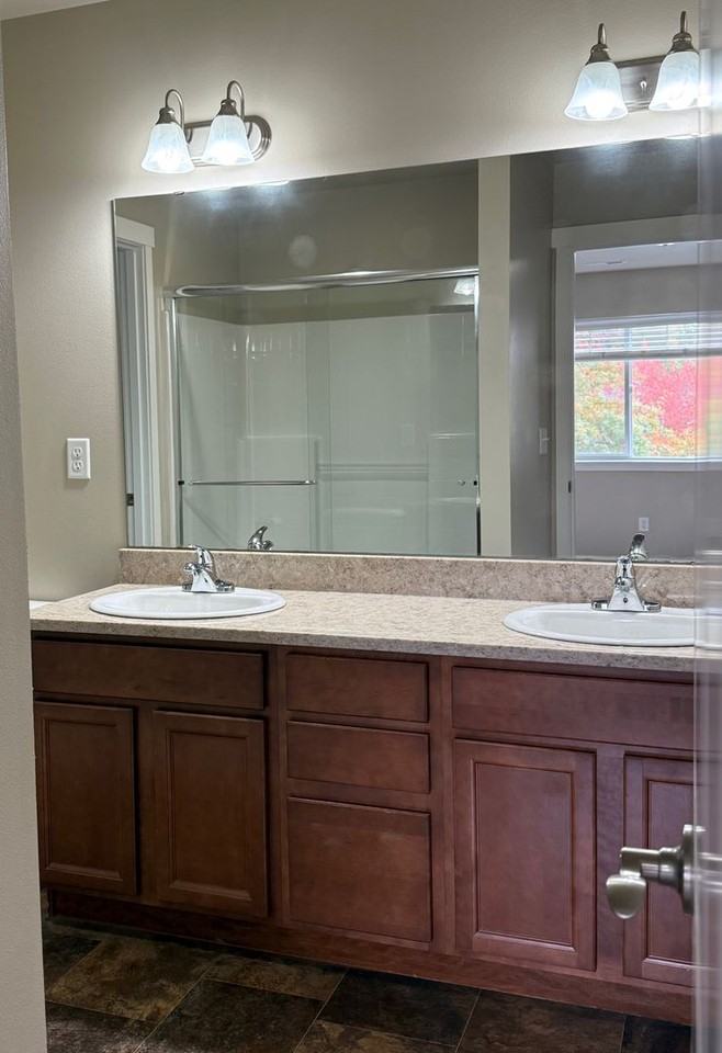 320 Tremont Ave - Photo 7 of 20