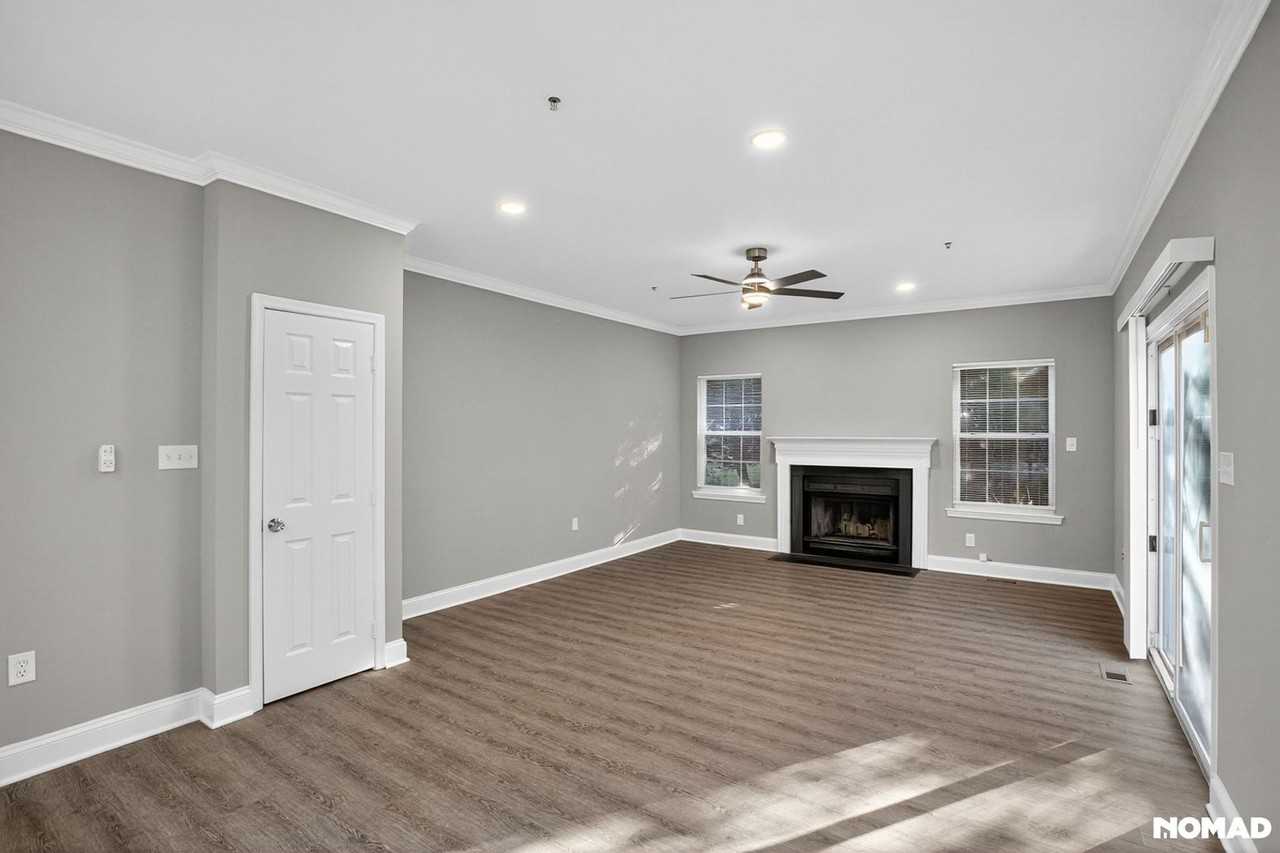 7 Hickory St - Photo 3 of 39
