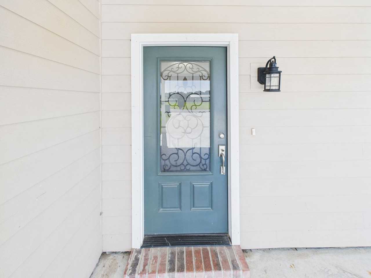 1013 Gleaux Dr - Photo 2 of 24