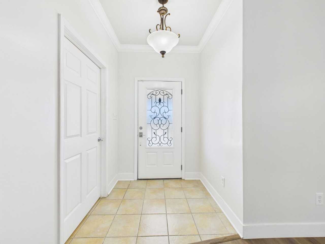 1013 Gleaux Dr - Photo 3 of 24