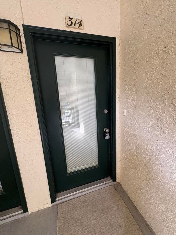 314 Westlake Court - Photo 2 of 25