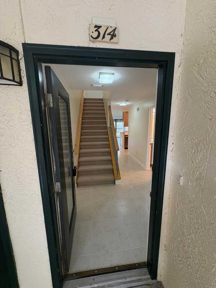 314 Westlake Court - Photo 3 of 25