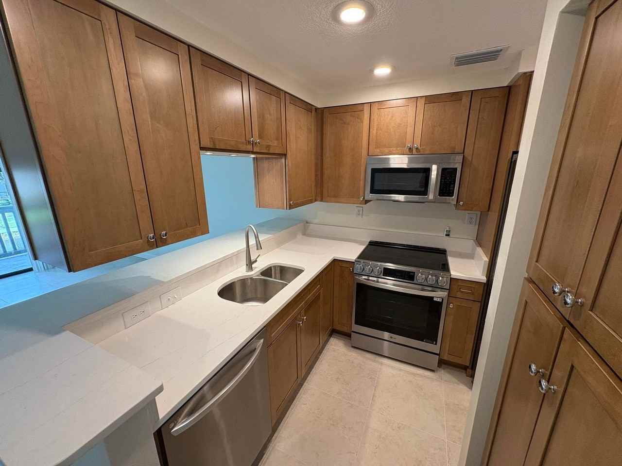 314 Westlake Court - Photo 5 of 25