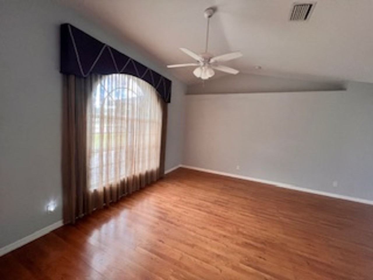 25680 Deep Creek Blvd - Photo 5 of 39