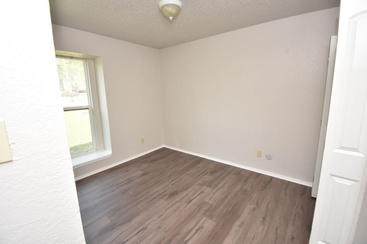 1126 Orchard Park Cir - Photo 5 of 13