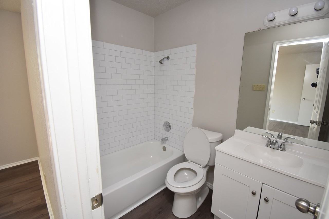 1126 Orchard Park Cir - Photo 6 of 13