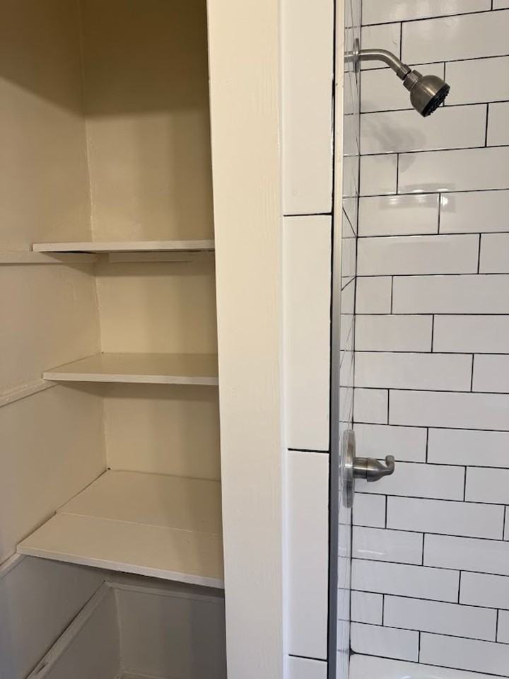 5716 Beacon Street - Photo 7 of 35