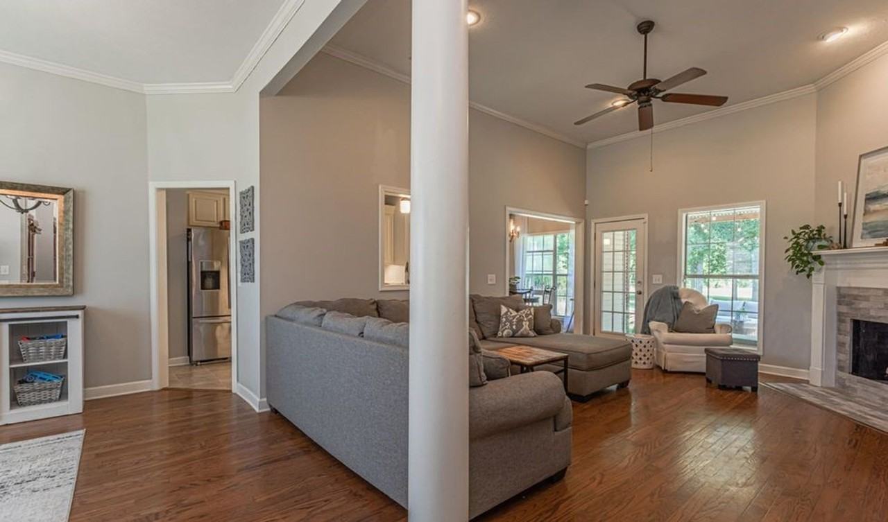 123 Creekside Drive - Photo 3 of 21