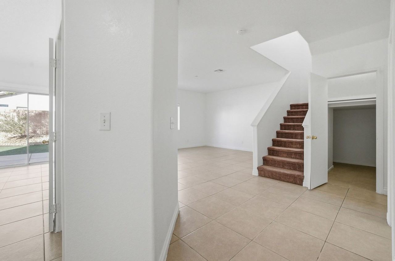 2832 King Michael Ave - Photo 3 of 36
