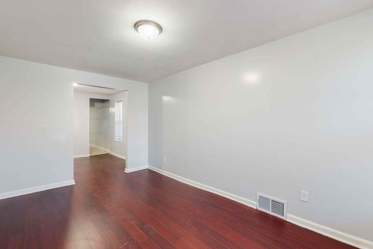 618 N Montford Ave - Photo 2 of 20