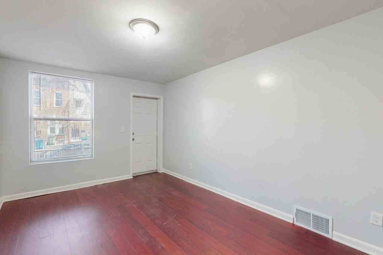 618 N Montford Ave - Photo 3 of 20