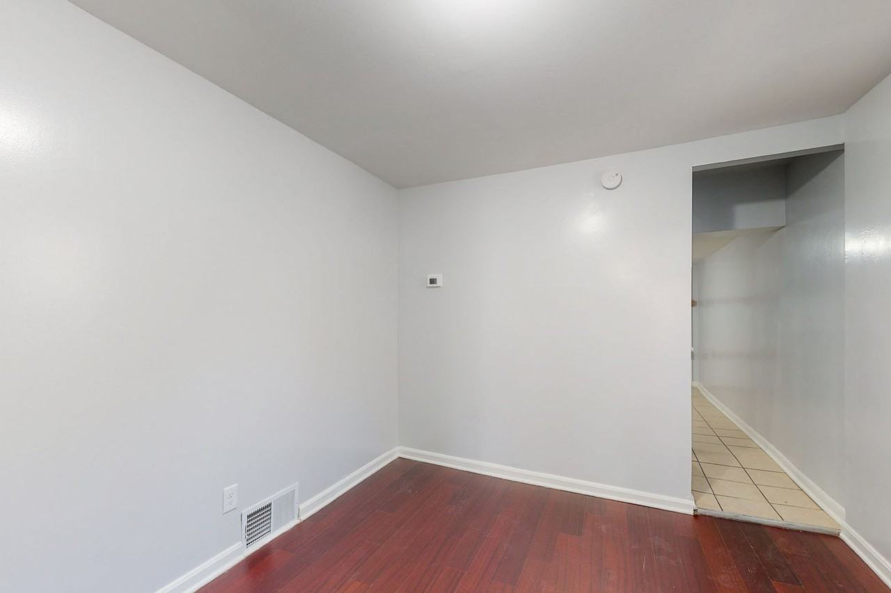 618 N Montford Ave - Photo 5 of 20