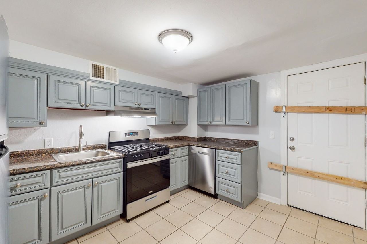 618 N Montford Ave - Photo 7 of 20