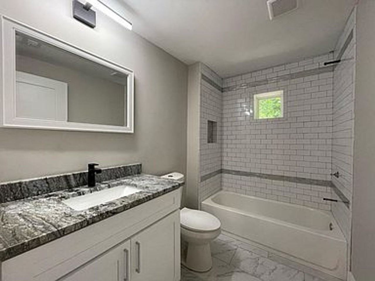 1436 Sharon St Nw - Photo 5 of 13