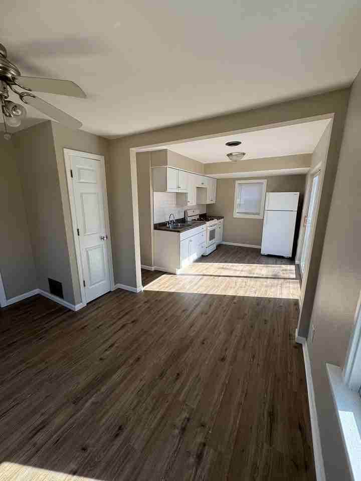 7823 Spruce St - Photo 3 of 6