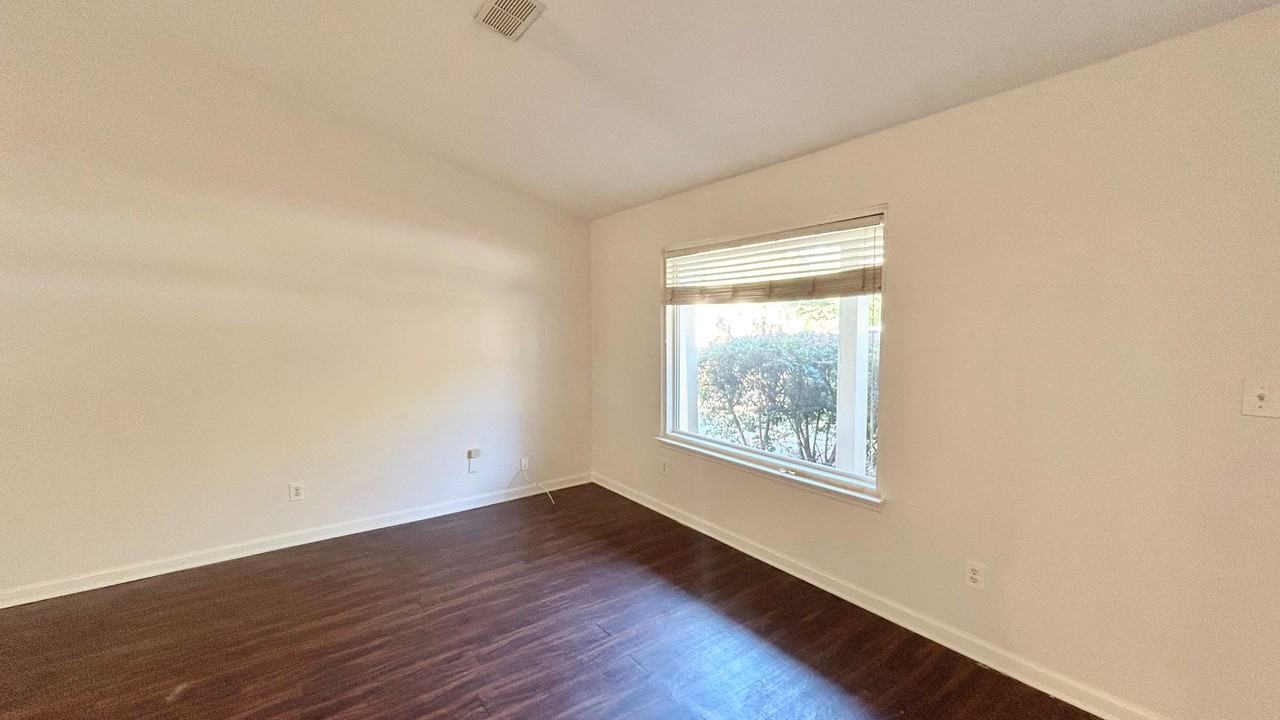 3095 Berkshire Manor Drive - Photo 6 of 29