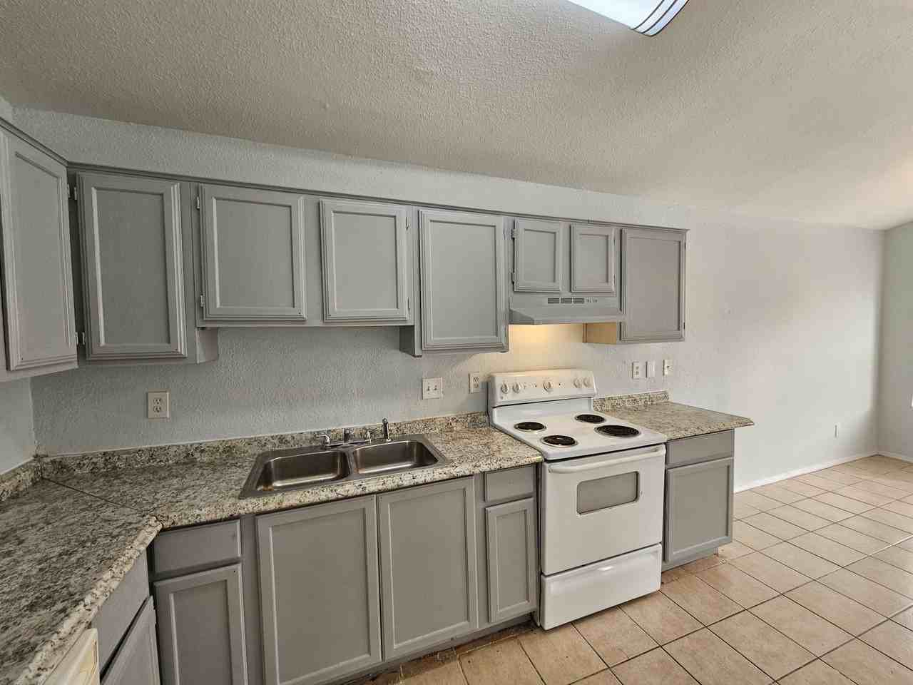 2227 Nantucket Village Dr - Photo 2 of 18