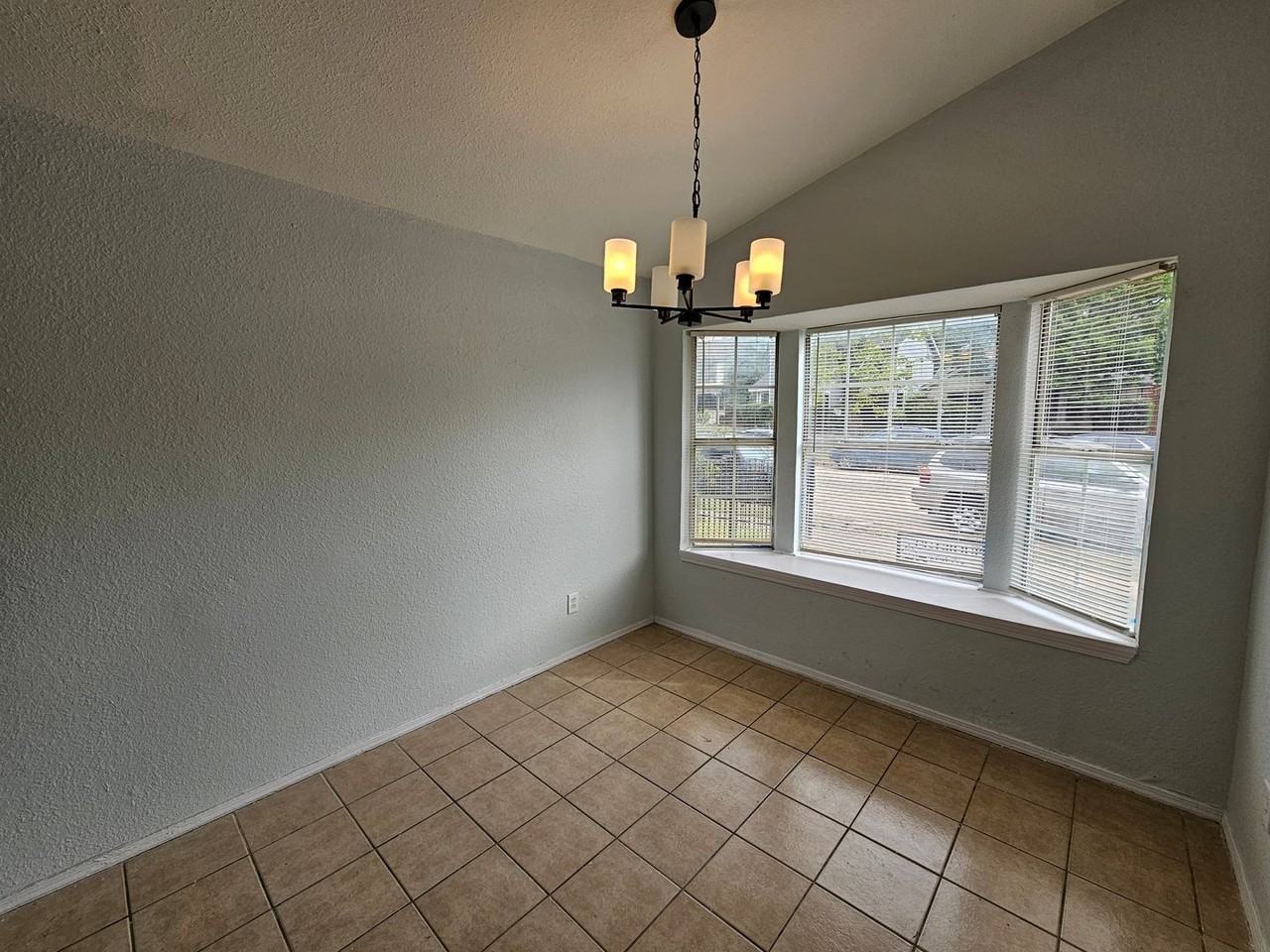 2227 Nantucket Village Dr - Photo 3 of 18