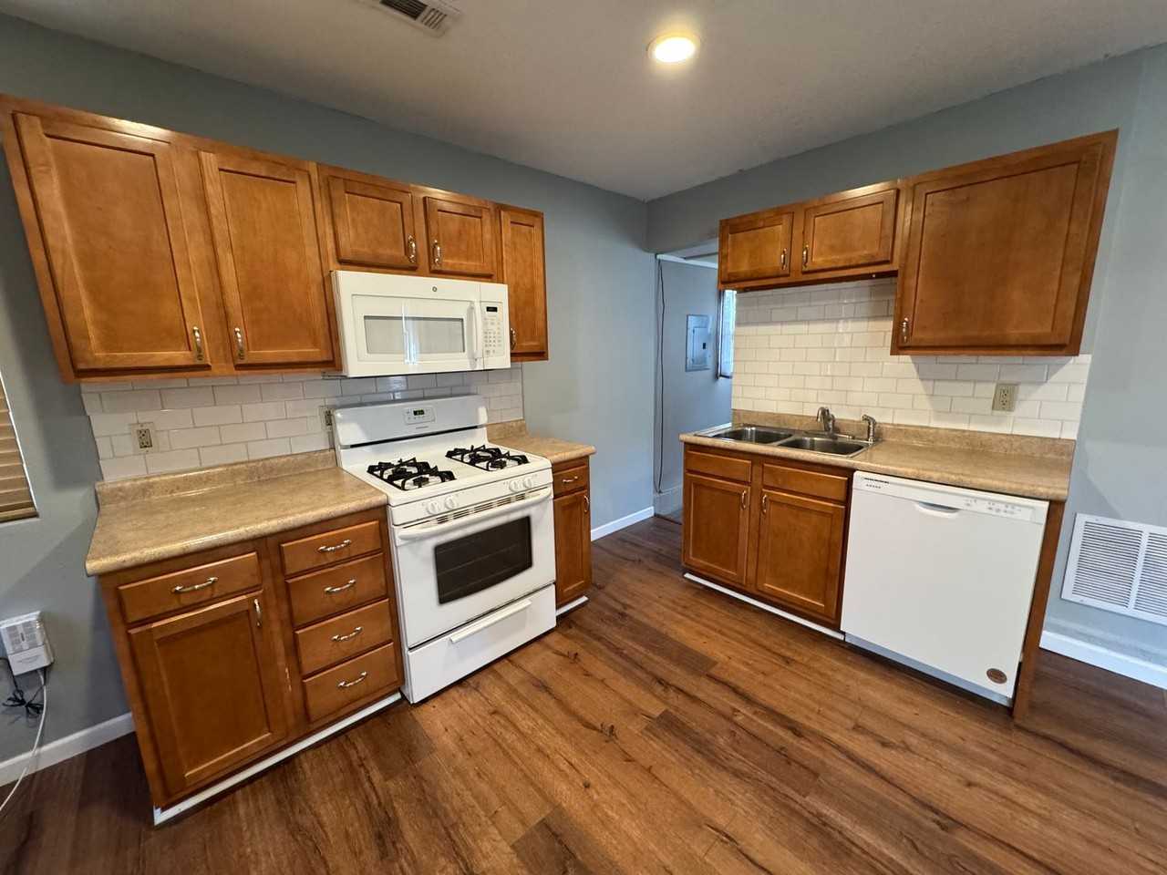 711 8th St - Photo 2 of 10