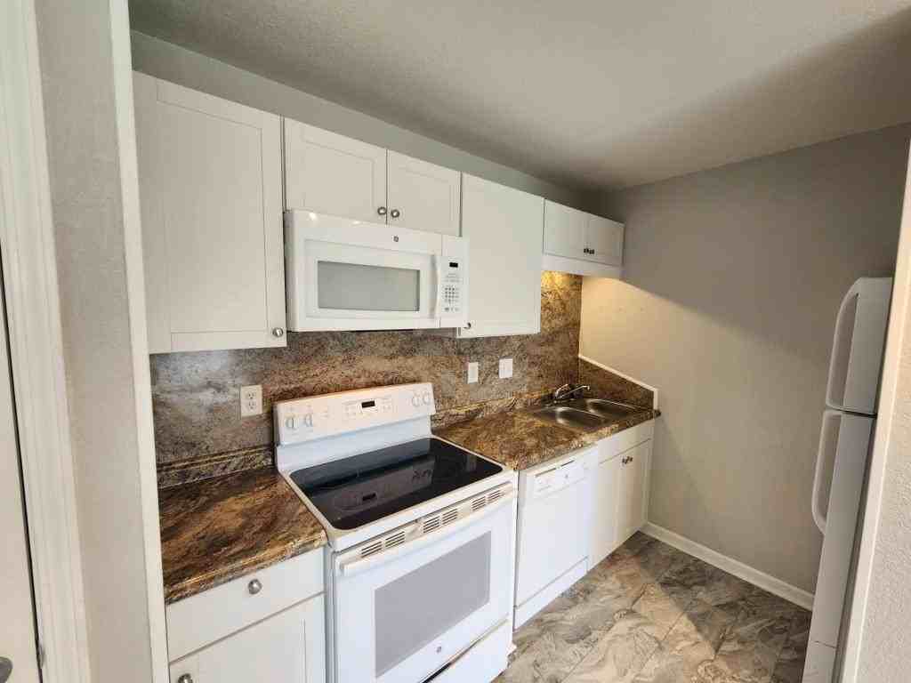 205 Double Eagle Dr - Photo 6 of 30