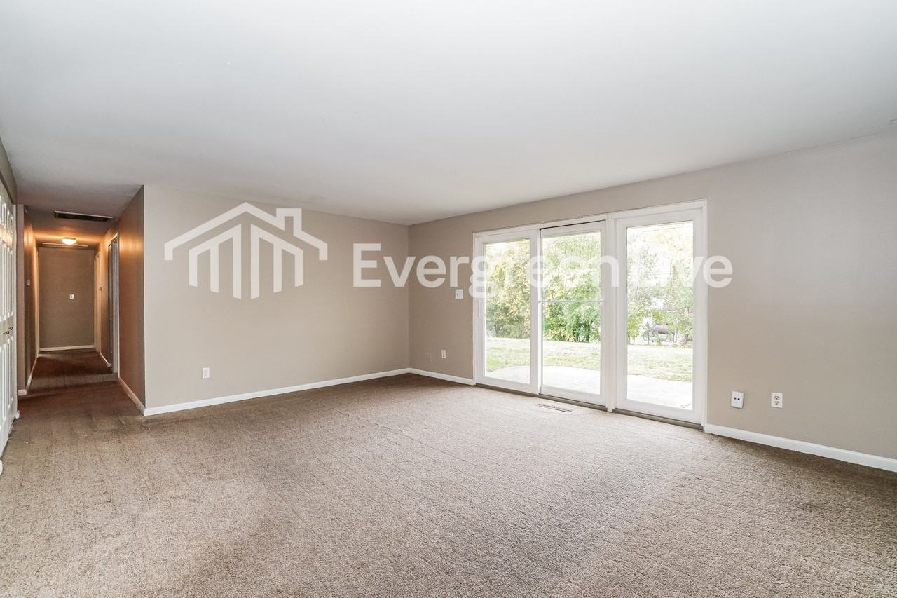 3678 Panama Dr - Photo 4 of 16