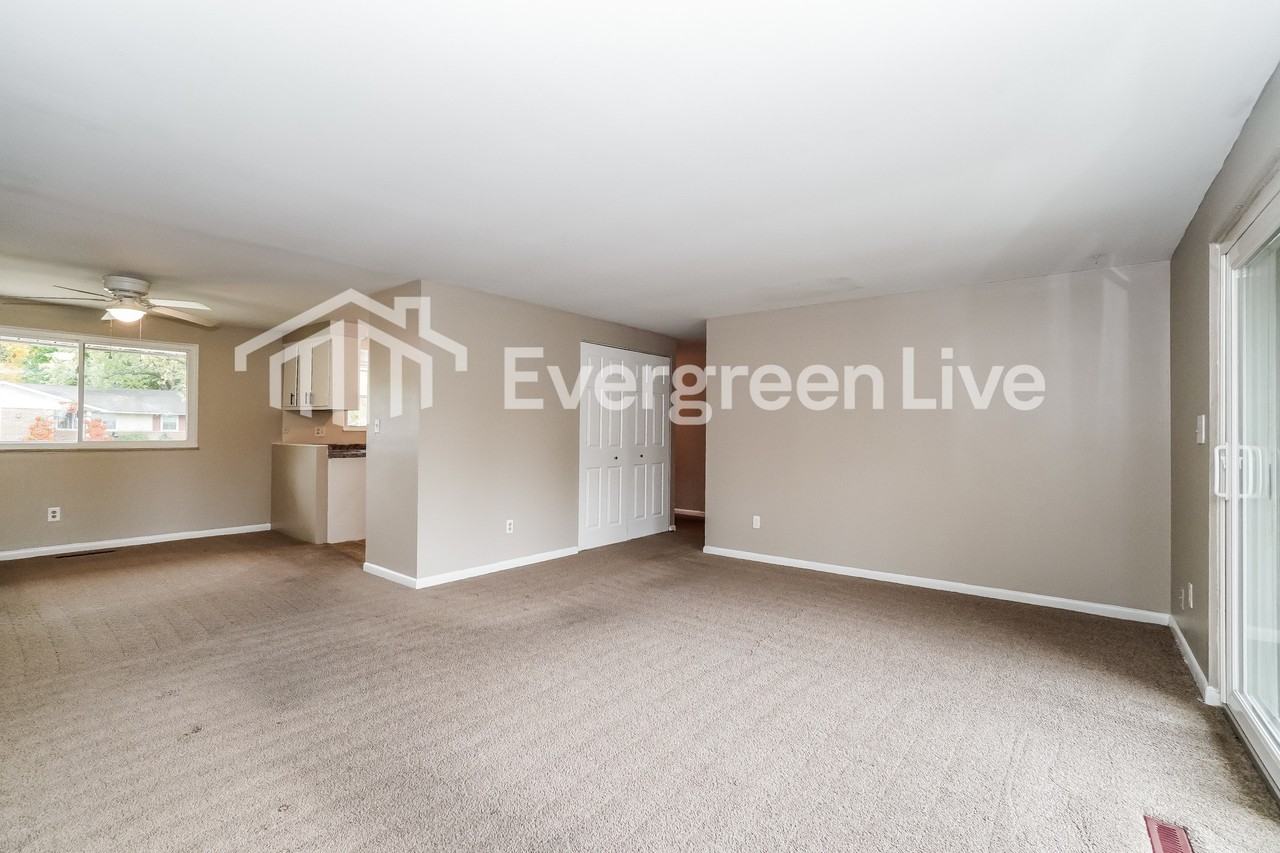 3678 Panama Dr - Photo 5 of 16