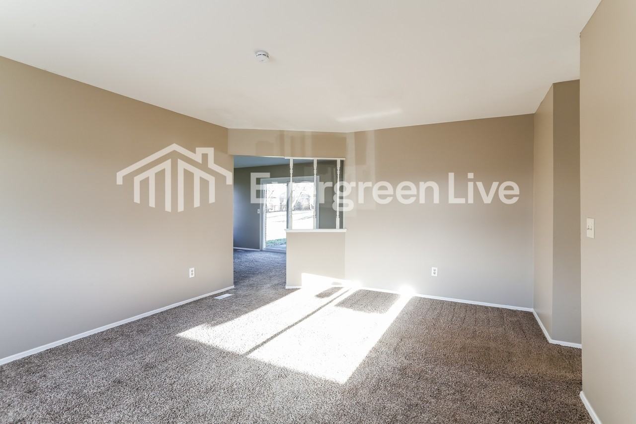 868 Liverpool Pl - Photo 4 of 16