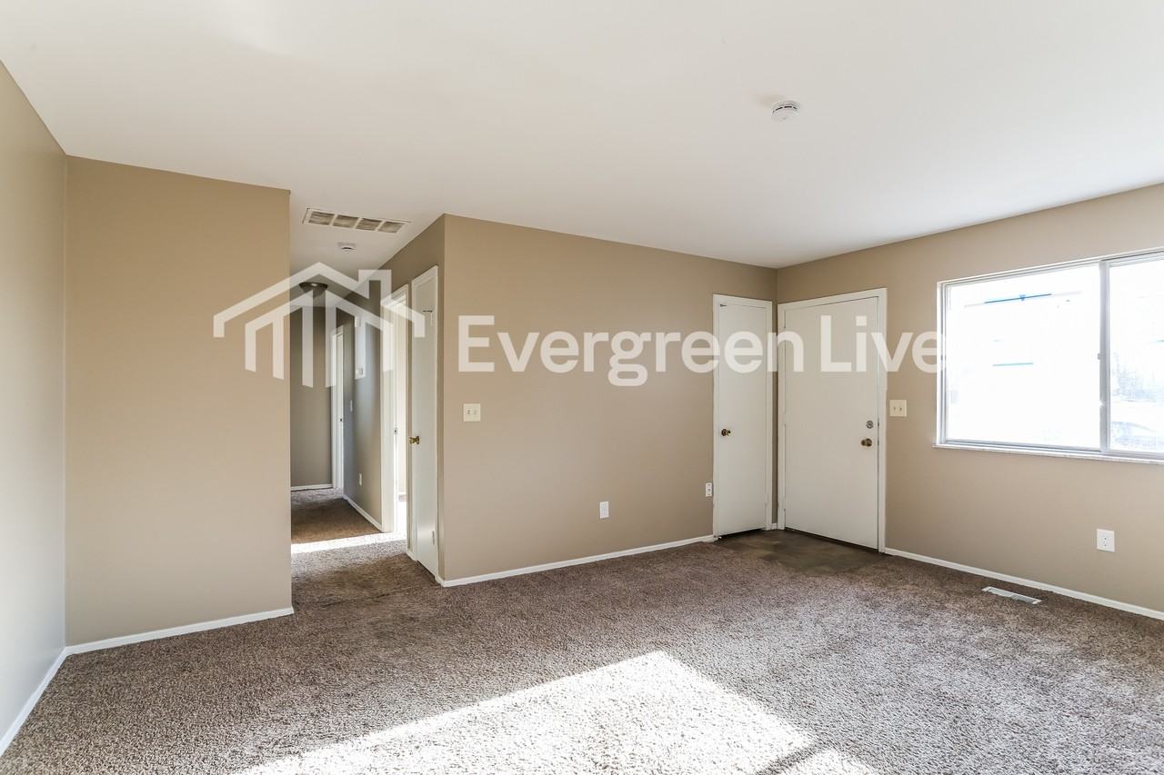 868 Liverpool Pl - Photo 5 of 16