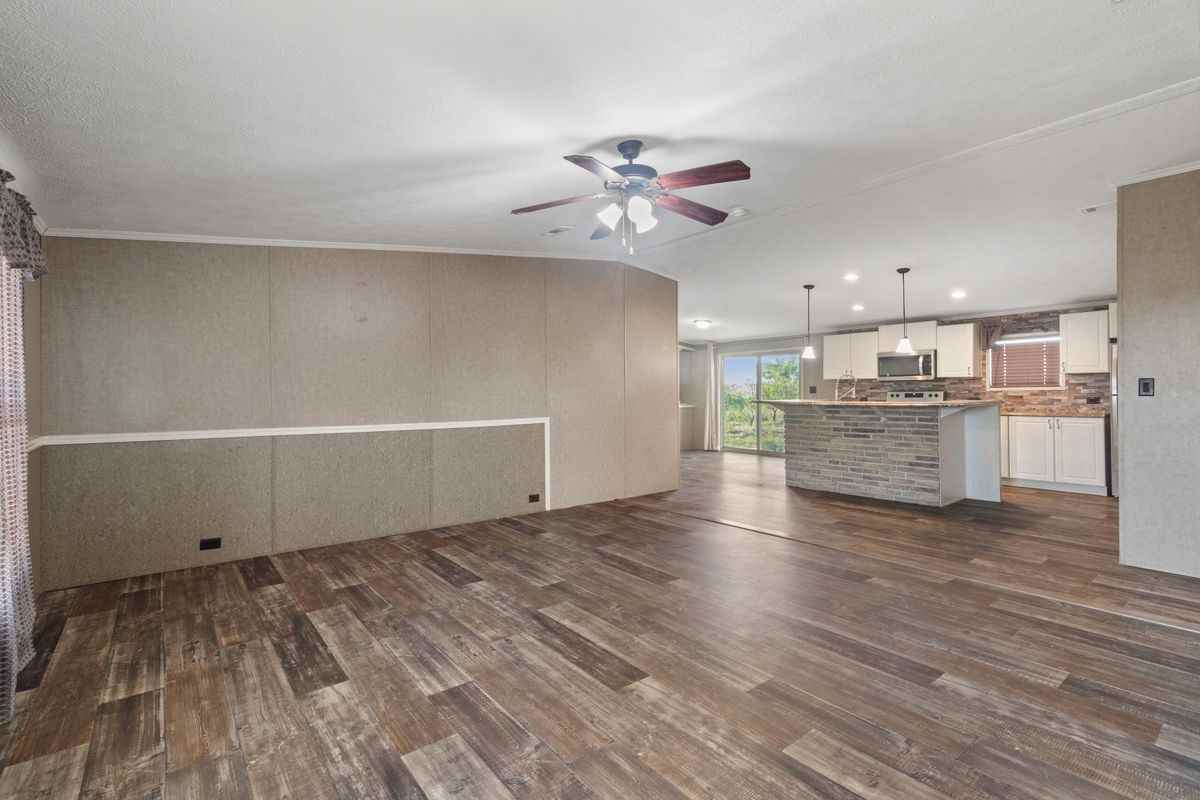 985 Lobo Loop - Photo 2 of 11