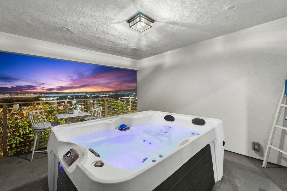 2125 W California St - Photo 2 of 33