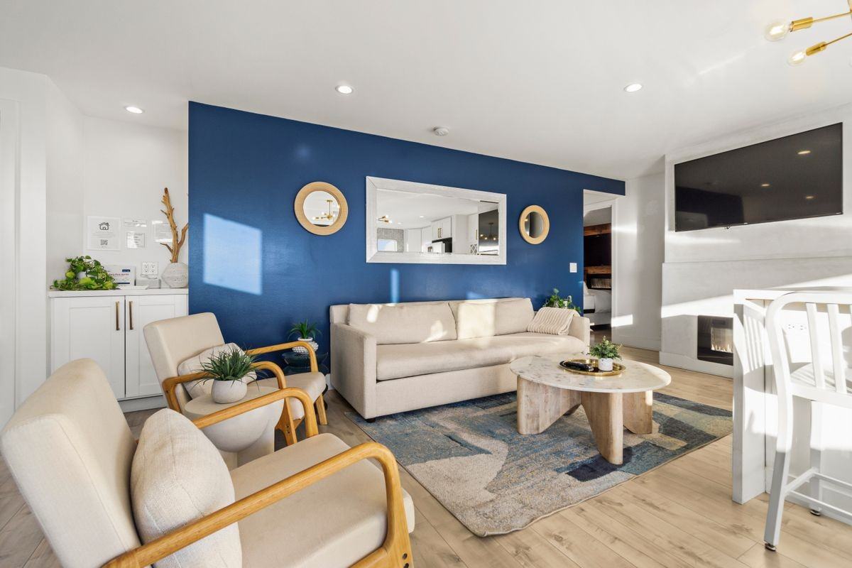 2125 W California St - Photo 4 of 33