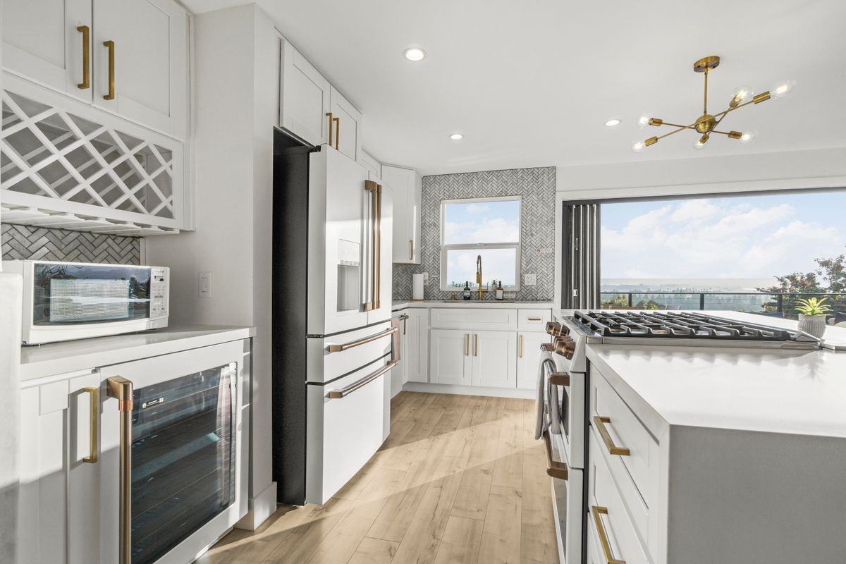 2125 W California St - Photo 7 of 33