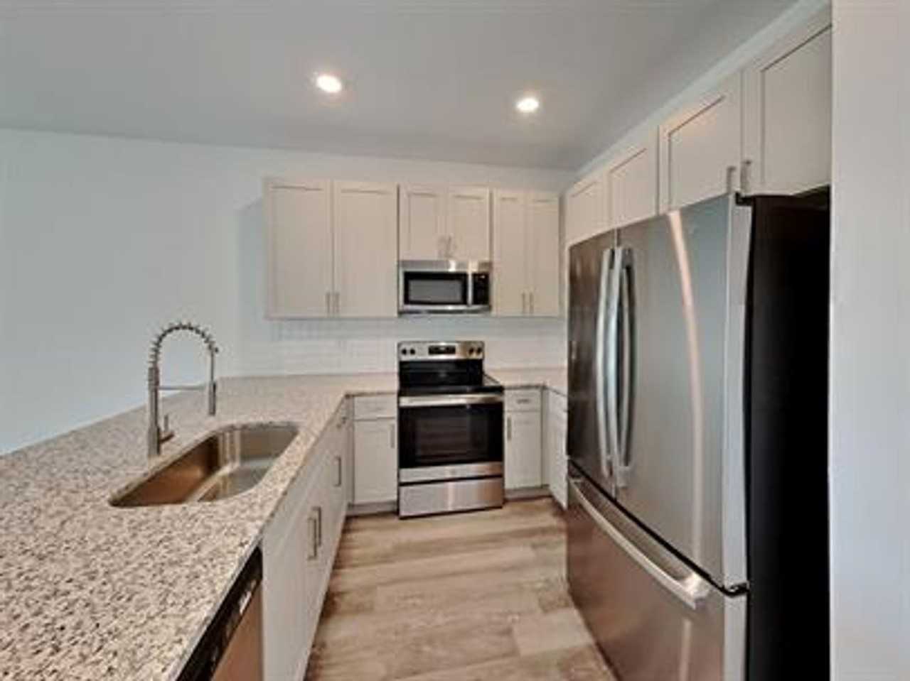 3106 Se Santa Barbara Pl - Photo 3 of 17