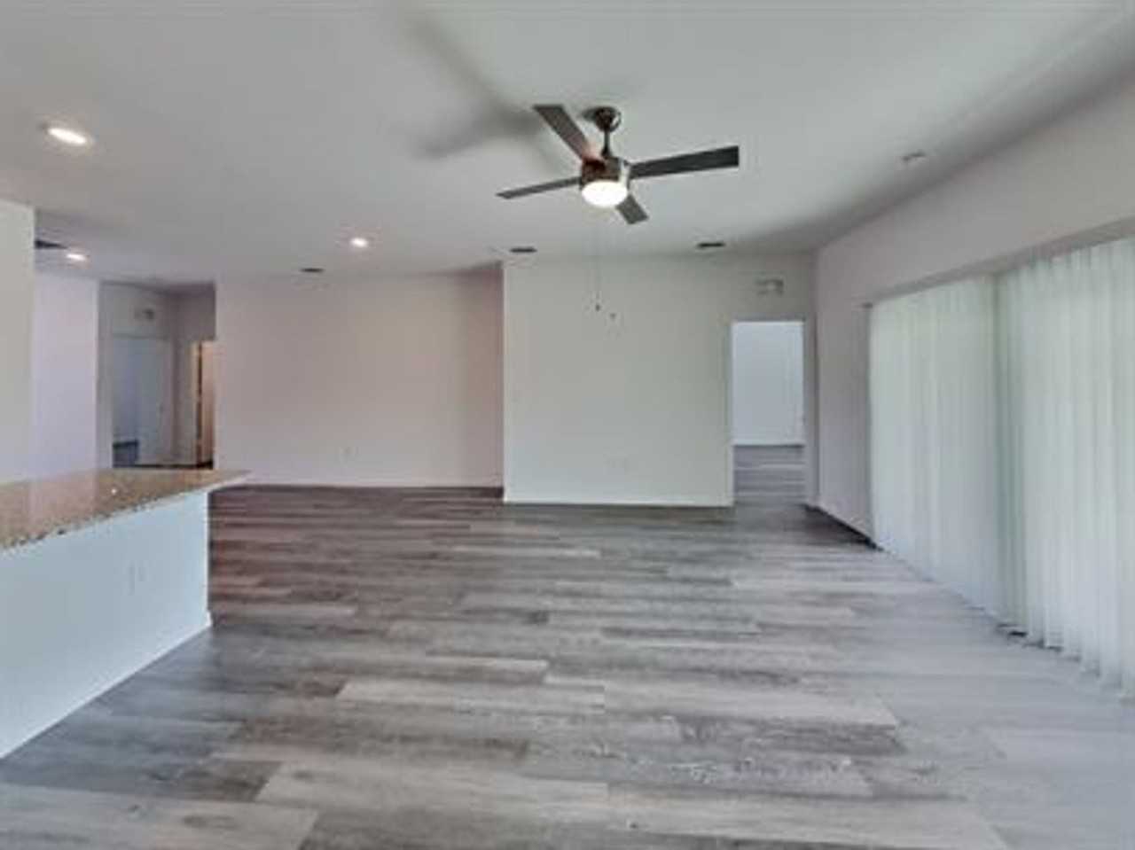 3106 Se Santa Barbara Pl - Photo 4 of 17