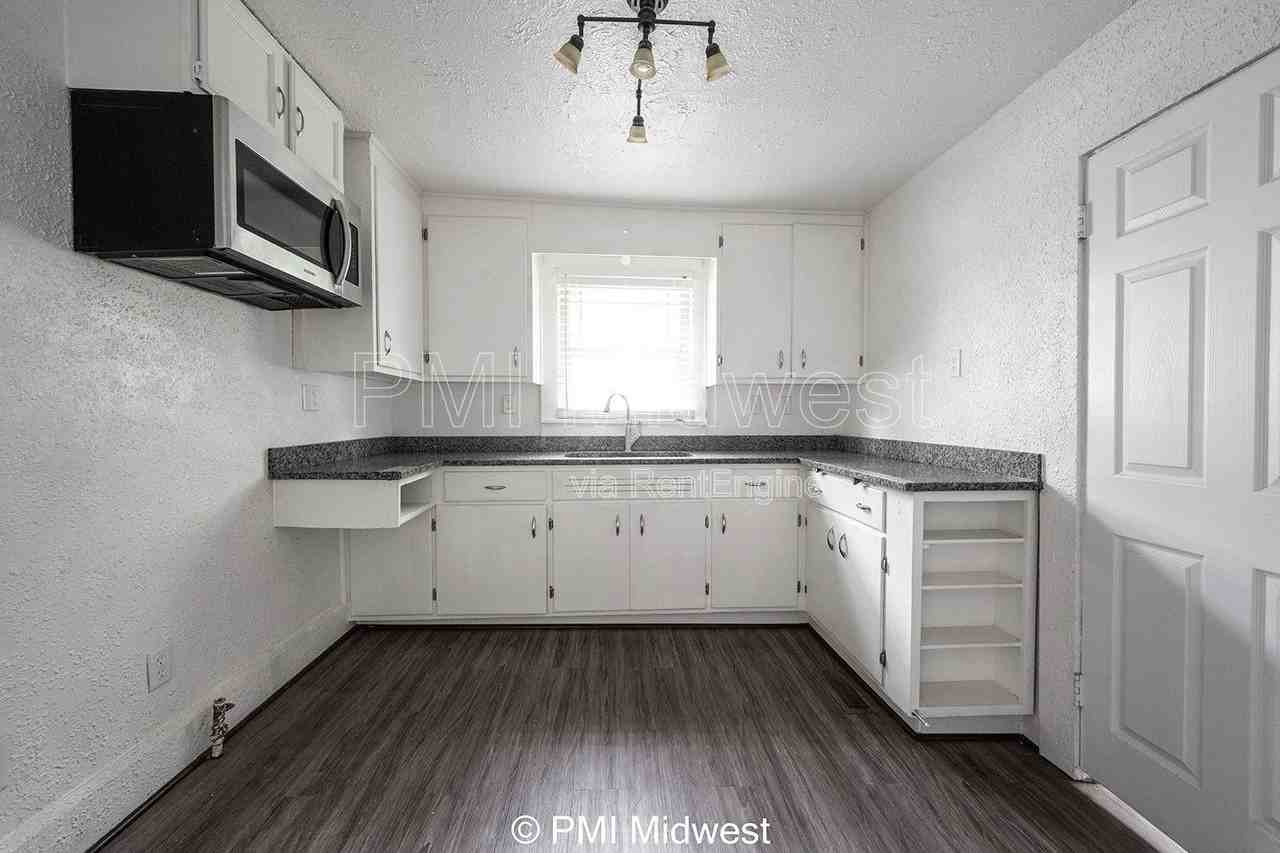 1433 W 5th St - Photo 3 of 15